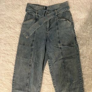 mom jean pants, light wash.